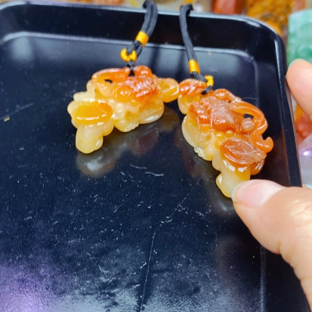 石英质玉（黄龙玉）未镶嵌颈饰