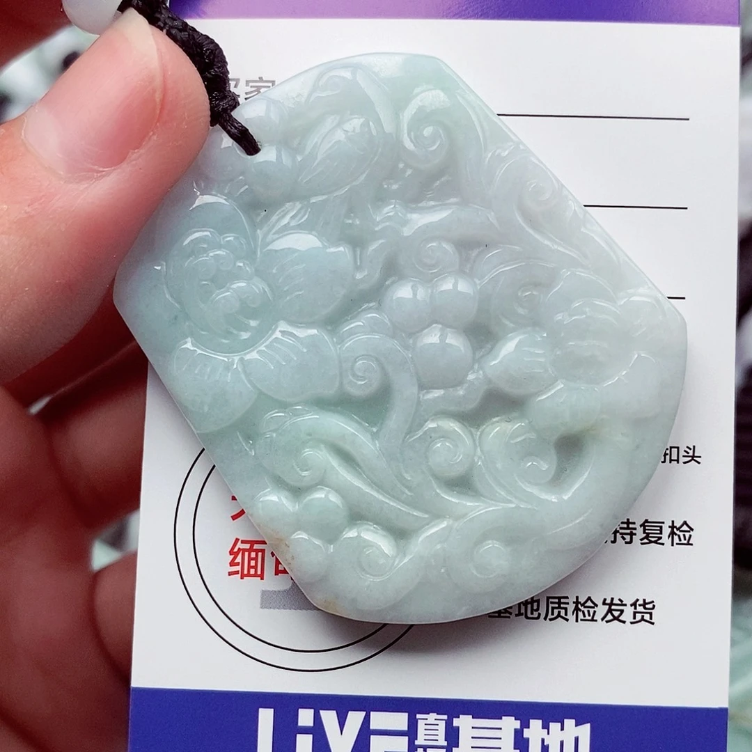 翡翠挂件未镶嵌翡翠
