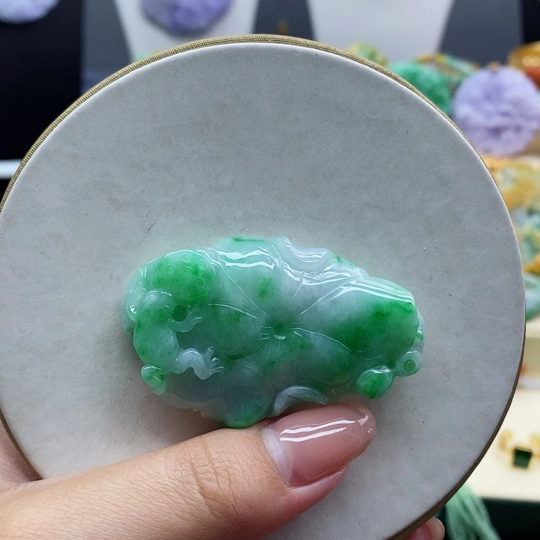 翡翠未镶嵌吊坠(赠链)