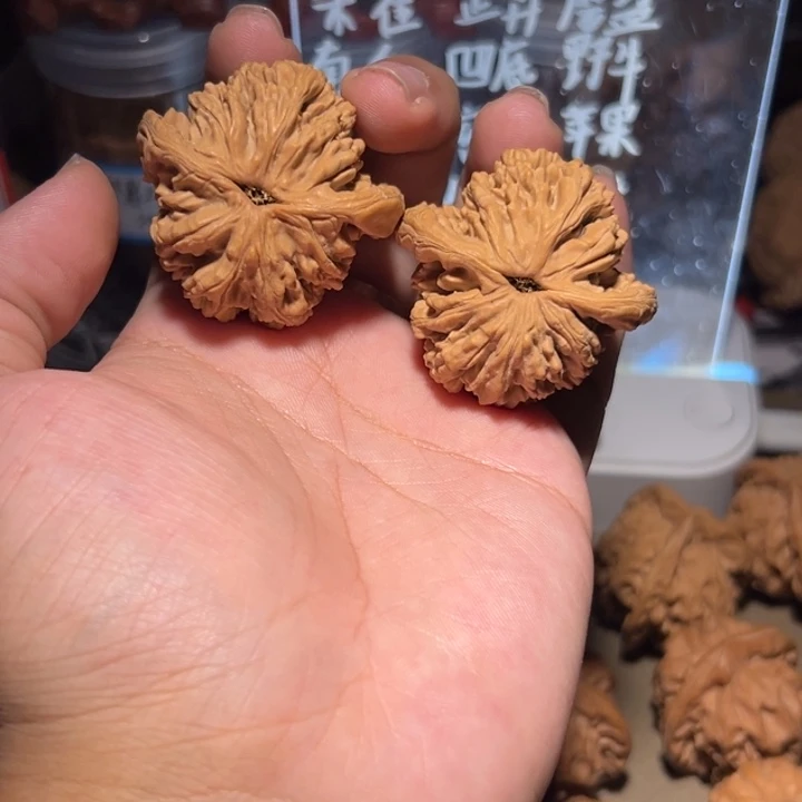 文玩核桃吊坠41.6对龟虎头