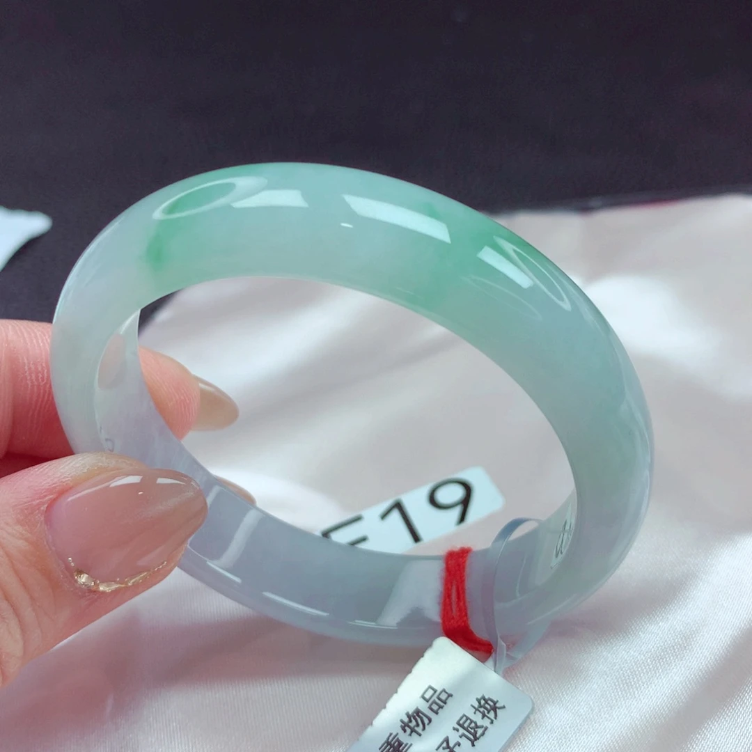 翡翠手镯未镶嵌手镯88