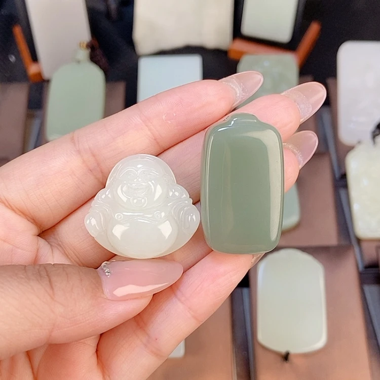 【闪购商品】和田玉未镶嵌颈饰C**H