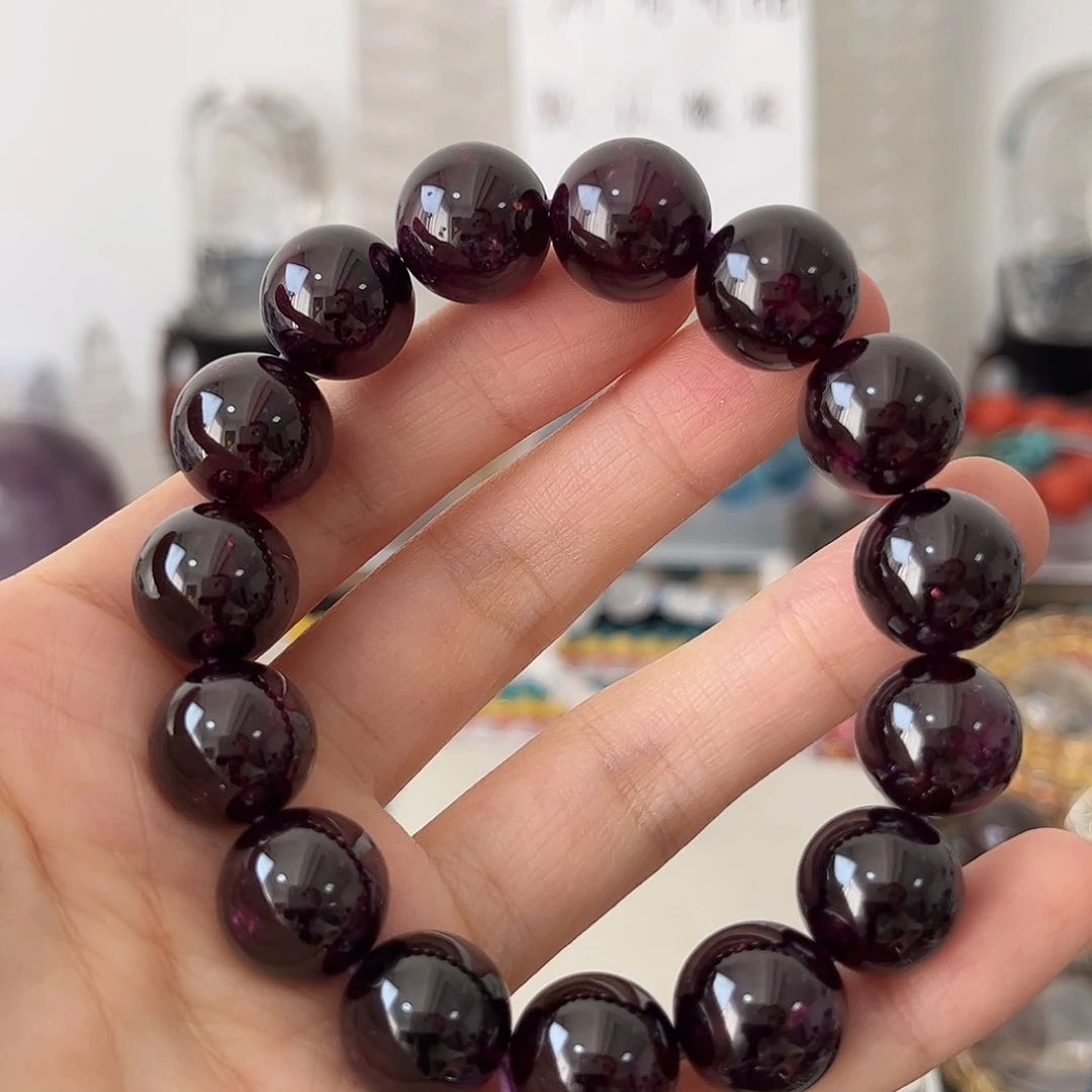 未镶嵌石榴石手链矿坑