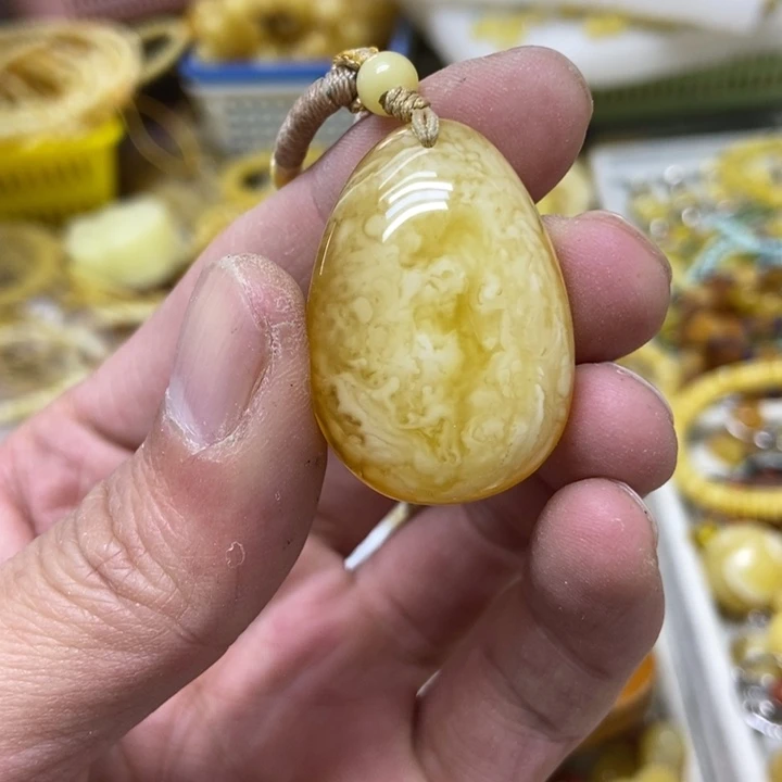 蜜蜡未镶嵌裸石吊坠