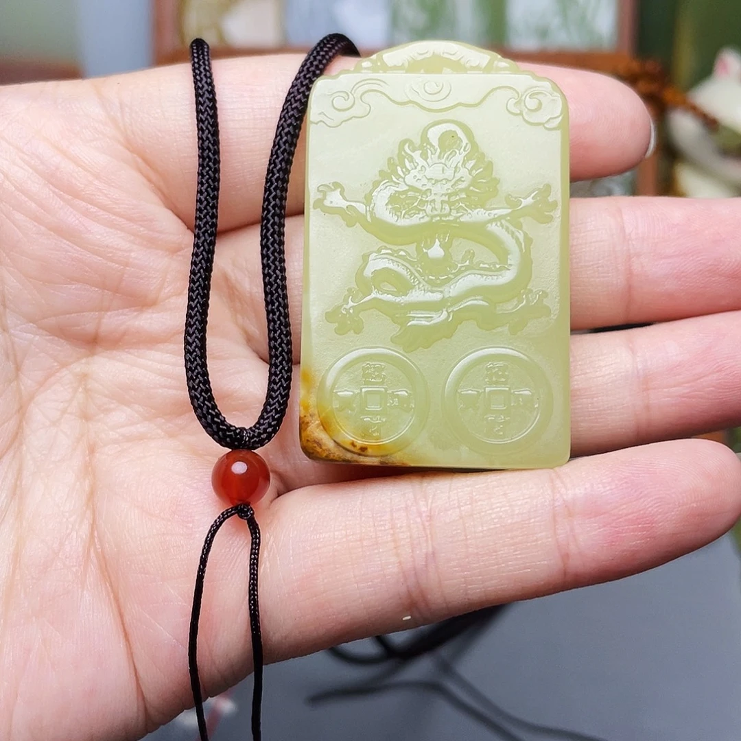 新疆昆仑山脉料生肖龙牌