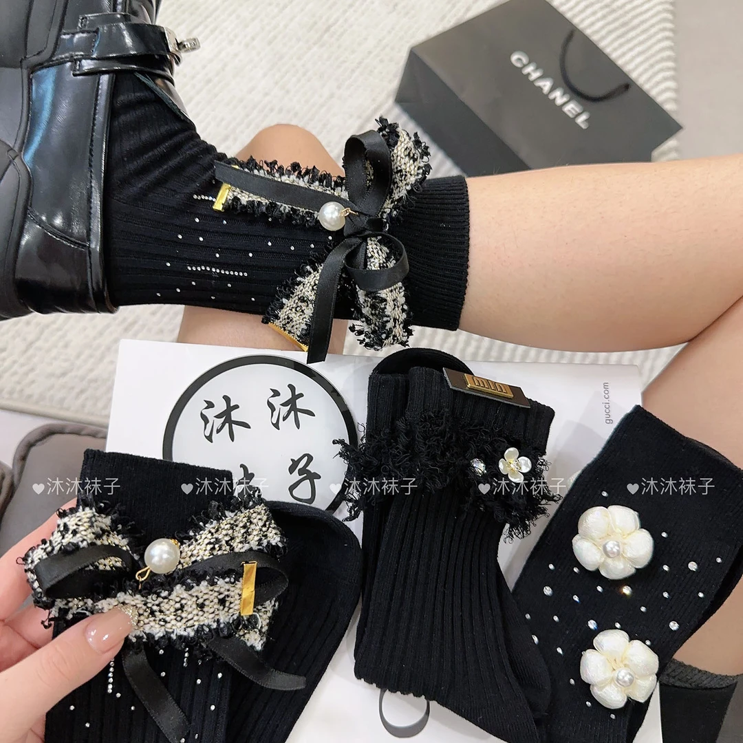 欧货秋冬新款高级感黑色重工饰品袜子女2025新款爆款水钻中筒棉袜