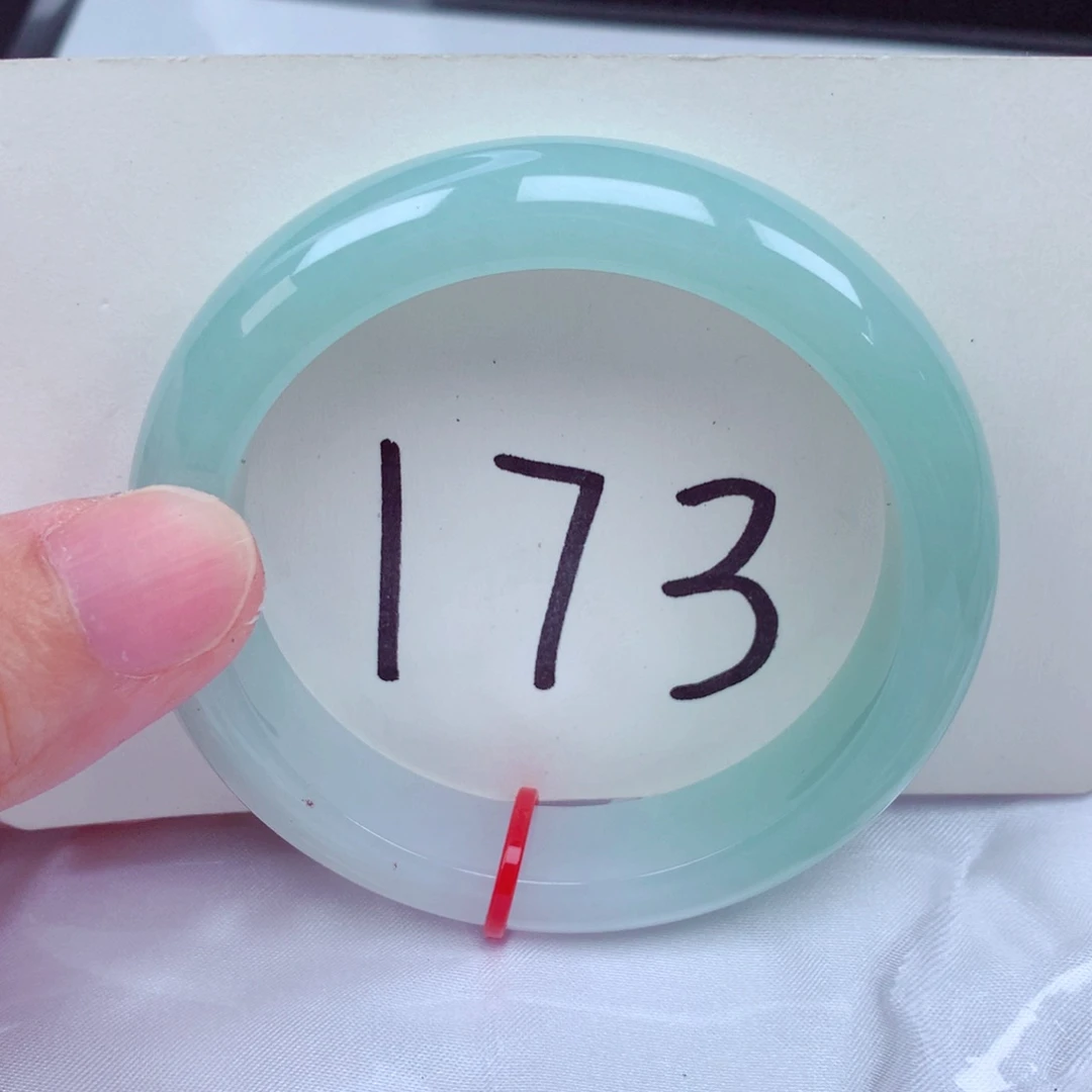 翡翠手镯未镶嵌翡翠