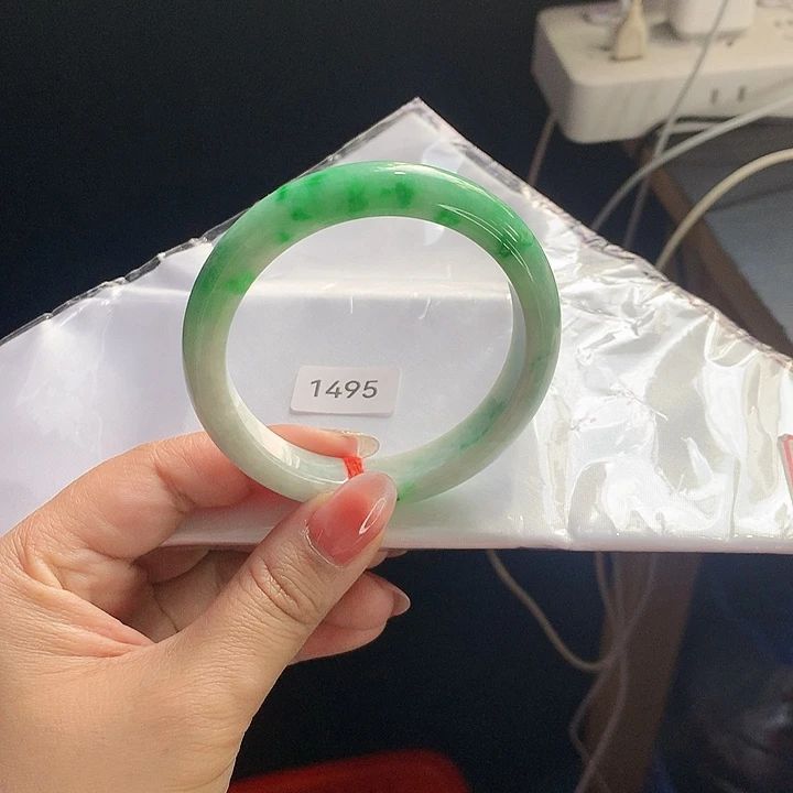 翡翠手镯未镶嵌03。