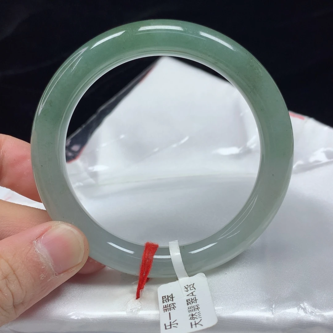 翡翠手镯（圆镯）未镶嵌57.5