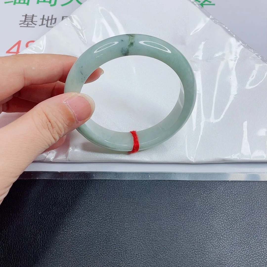 翡翠手镯未镶嵌君****常飘花手镯