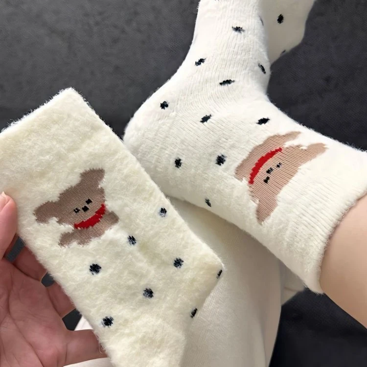 加绒加厚保暖袜子女款秋冬2025新款爆款ins潮中筒袜毛茸茸长袜L