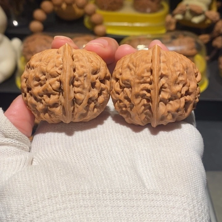 大叶紫檀（黑酸枝木类）文玩核桃42尺黄松峪