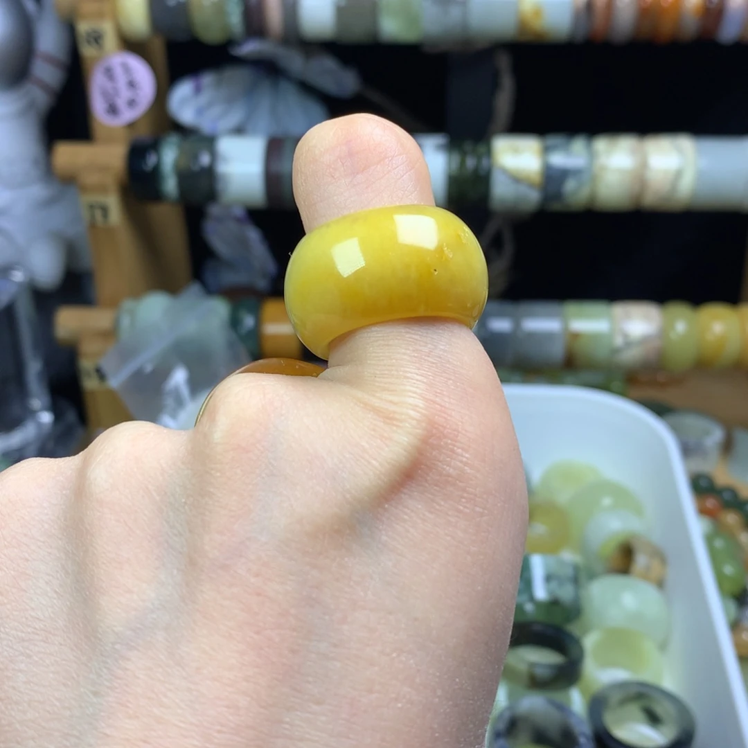 蛇纹石玉未镶嵌戒指栗****L微瑕不退换