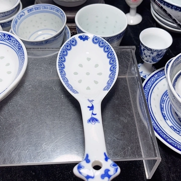 碗青花玲珑茶花大汤勺