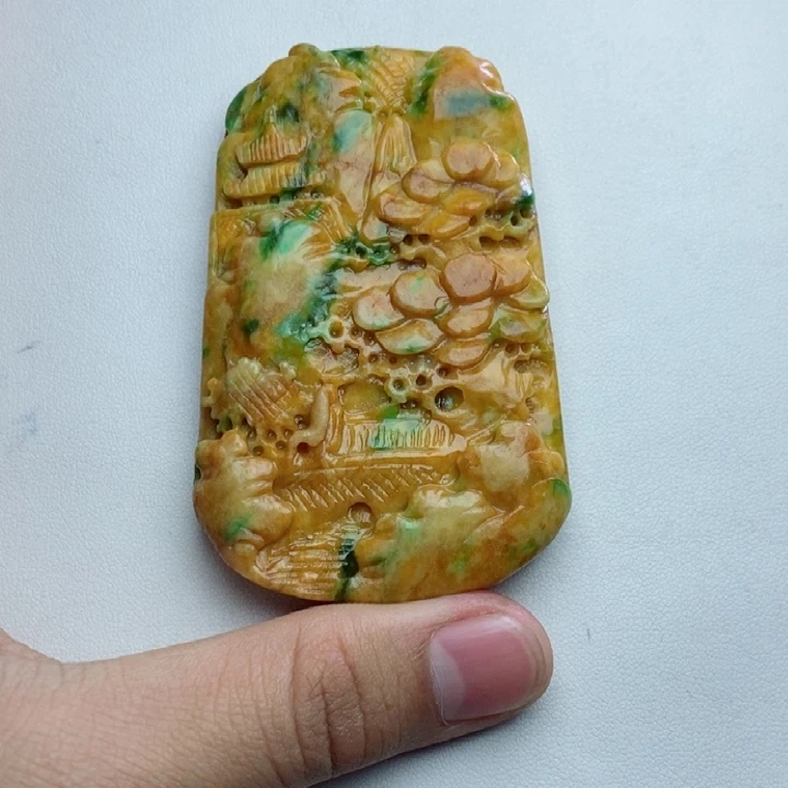 翡翠未镶嵌颈饰山水