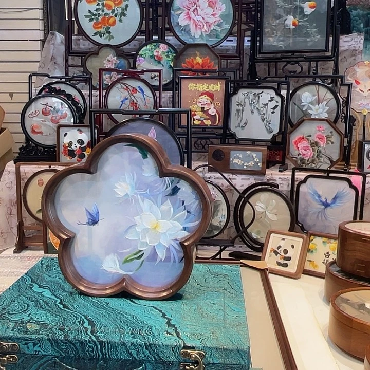 有机玻璃苏绣摆台胡桃木双面三个