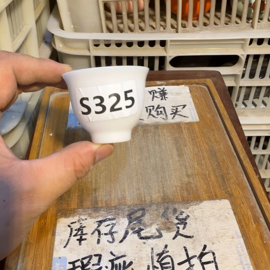 微瑕疵介意勿拍陶瓷器皿M866