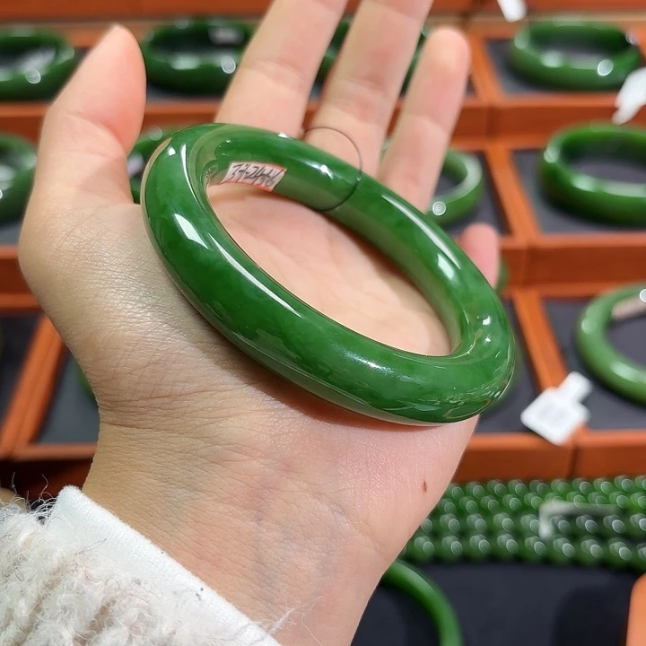 和田玉（碧玉）未镶嵌手镯