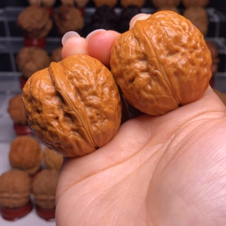 吊坠文玩核桃12粗筋瓷娃娃