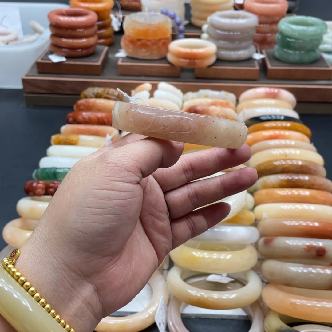 不****未镶嵌手镯石英质玉