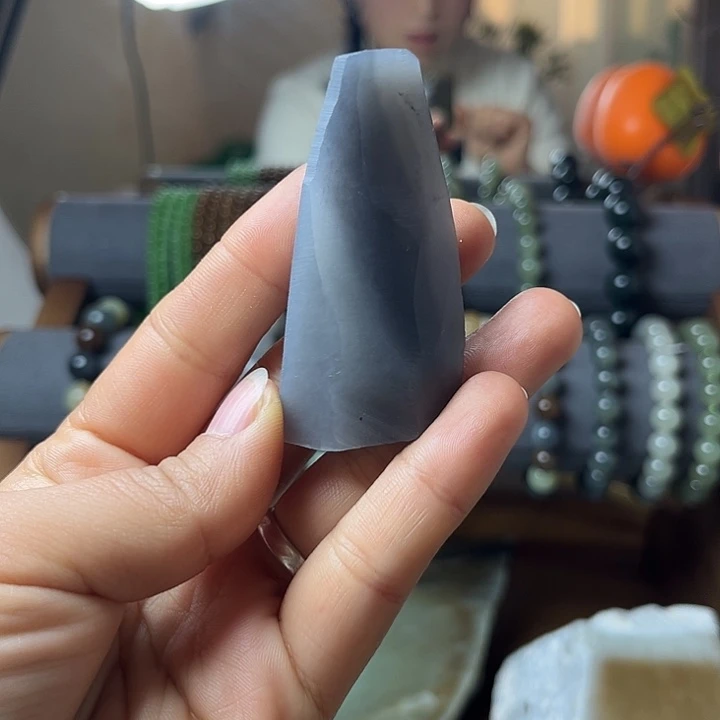 和田玉未镶嵌把件