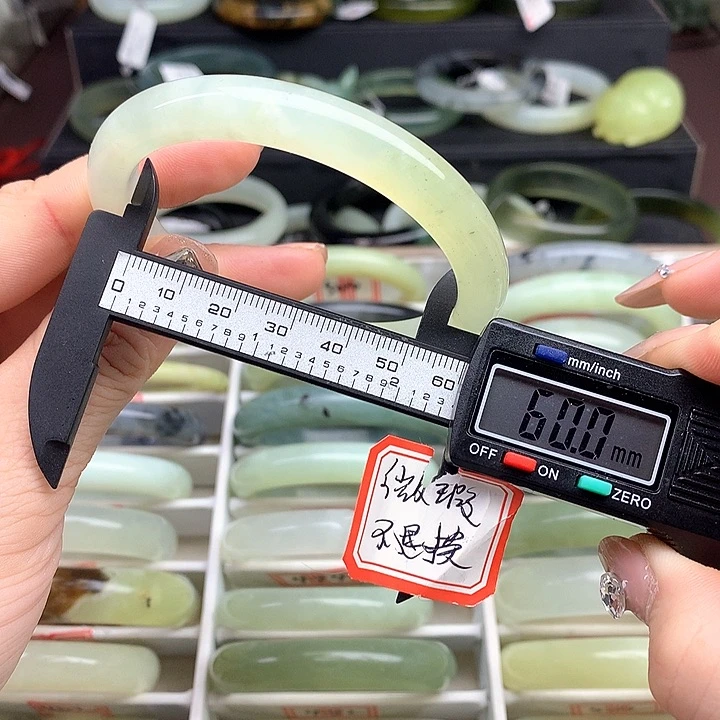 蛇纹石玉手镯未镶嵌481