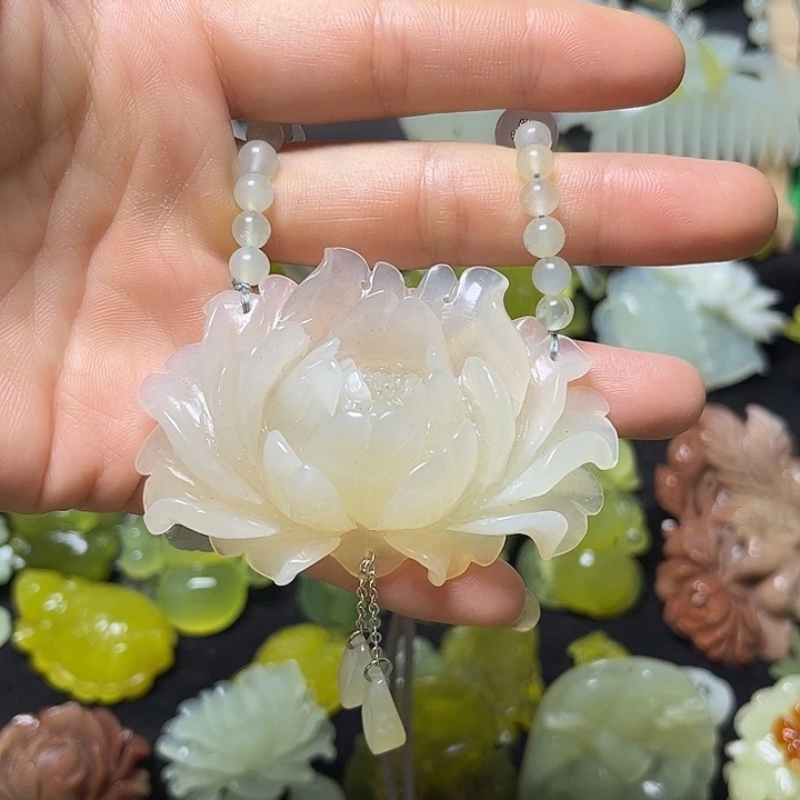 蛇纹石玉未镶嵌颈饰