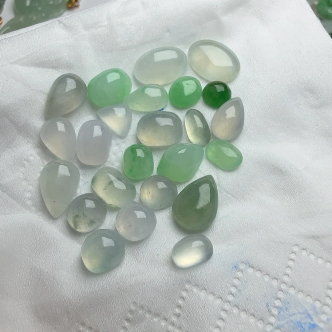 ****翡翠未镶嵌颈饰160