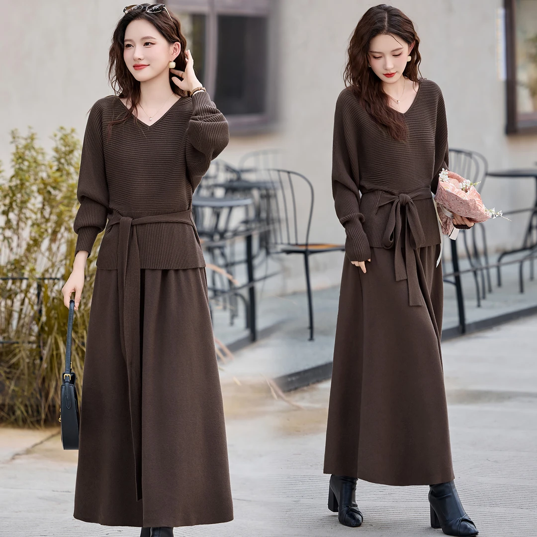 2025年冬季新款简约V领气质打底复古长袖毛衣半身裙两件套装秋冬