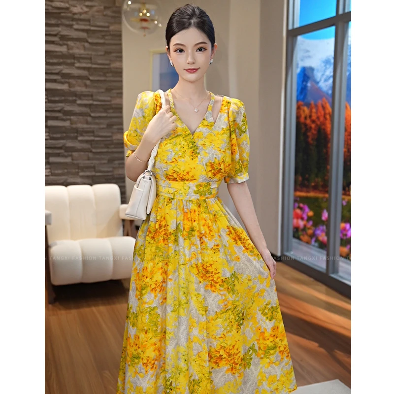 2026年夏季新款【7312】轻奢女装海边度假气质黄色碎花V领连衣裙