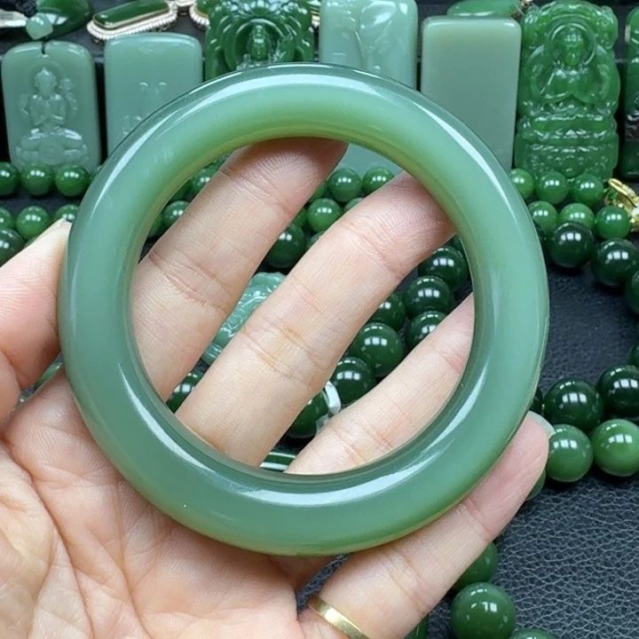 和田玉未镶嵌手镯