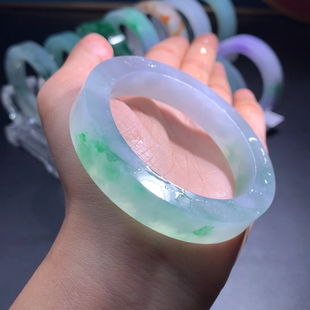 未镶嵌翡翠手镯定制翡翠
