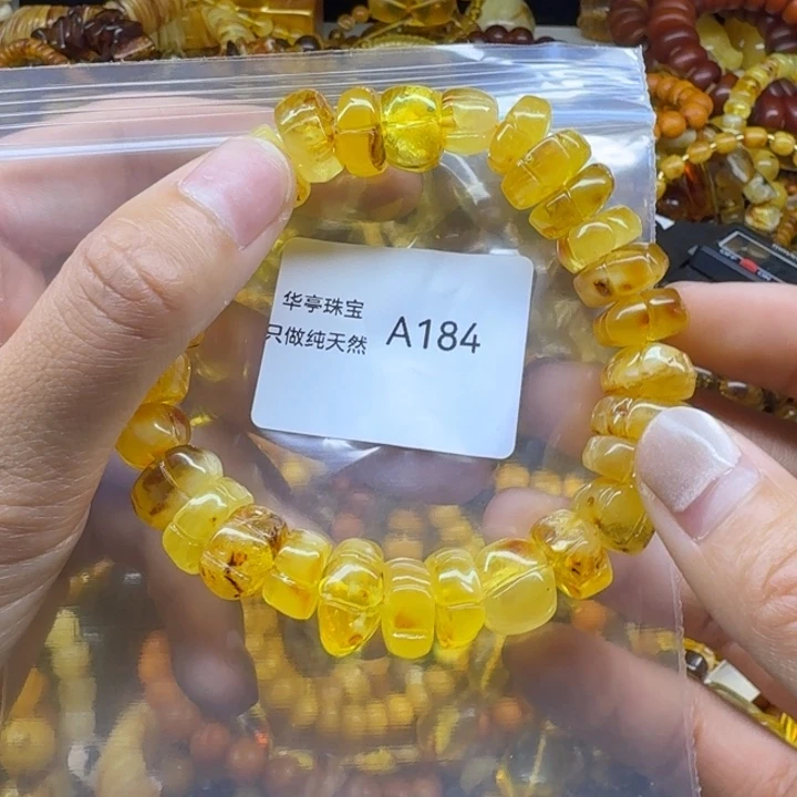 绿***意琥珀未镶嵌珠宝奇石