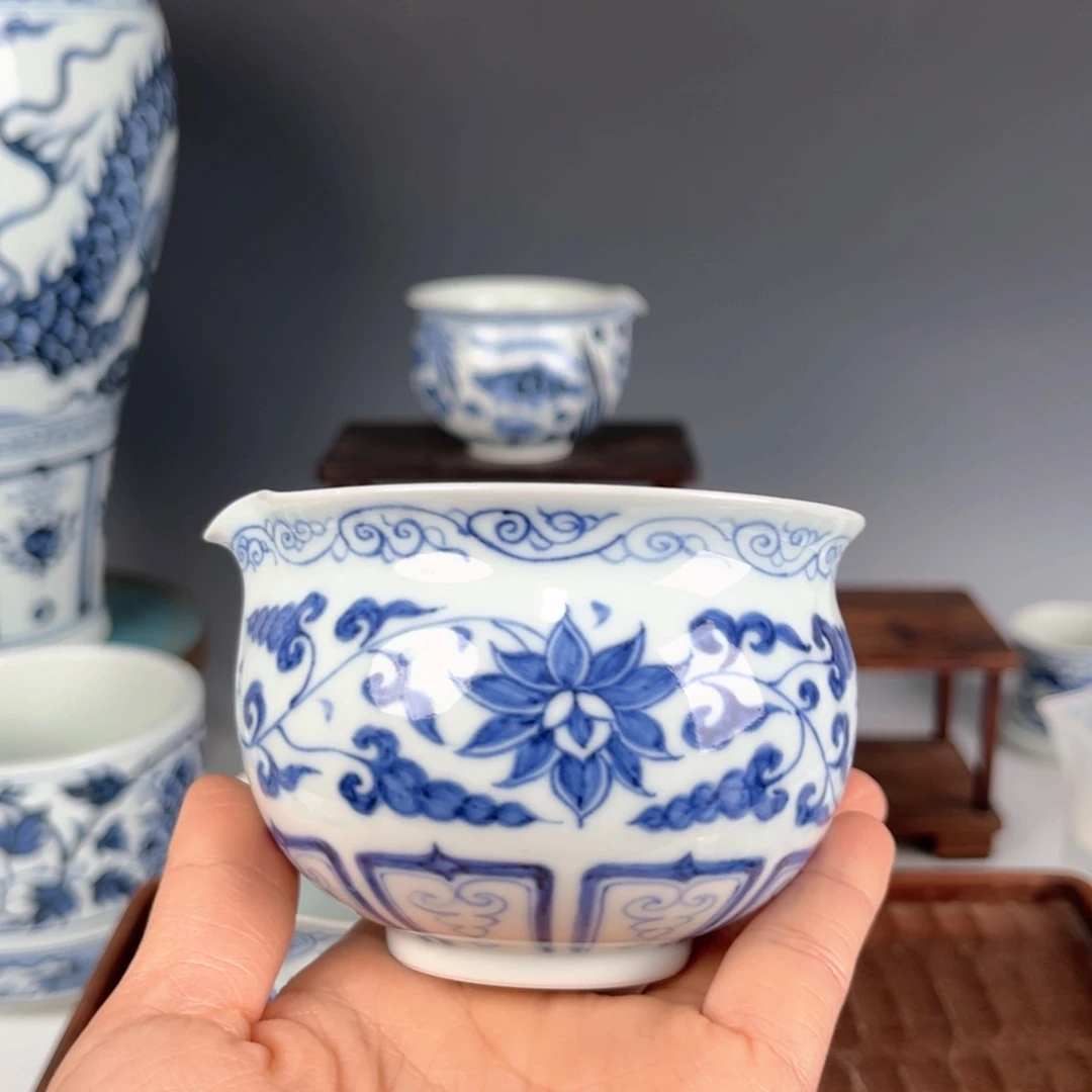 缠枝莲公道杯青花