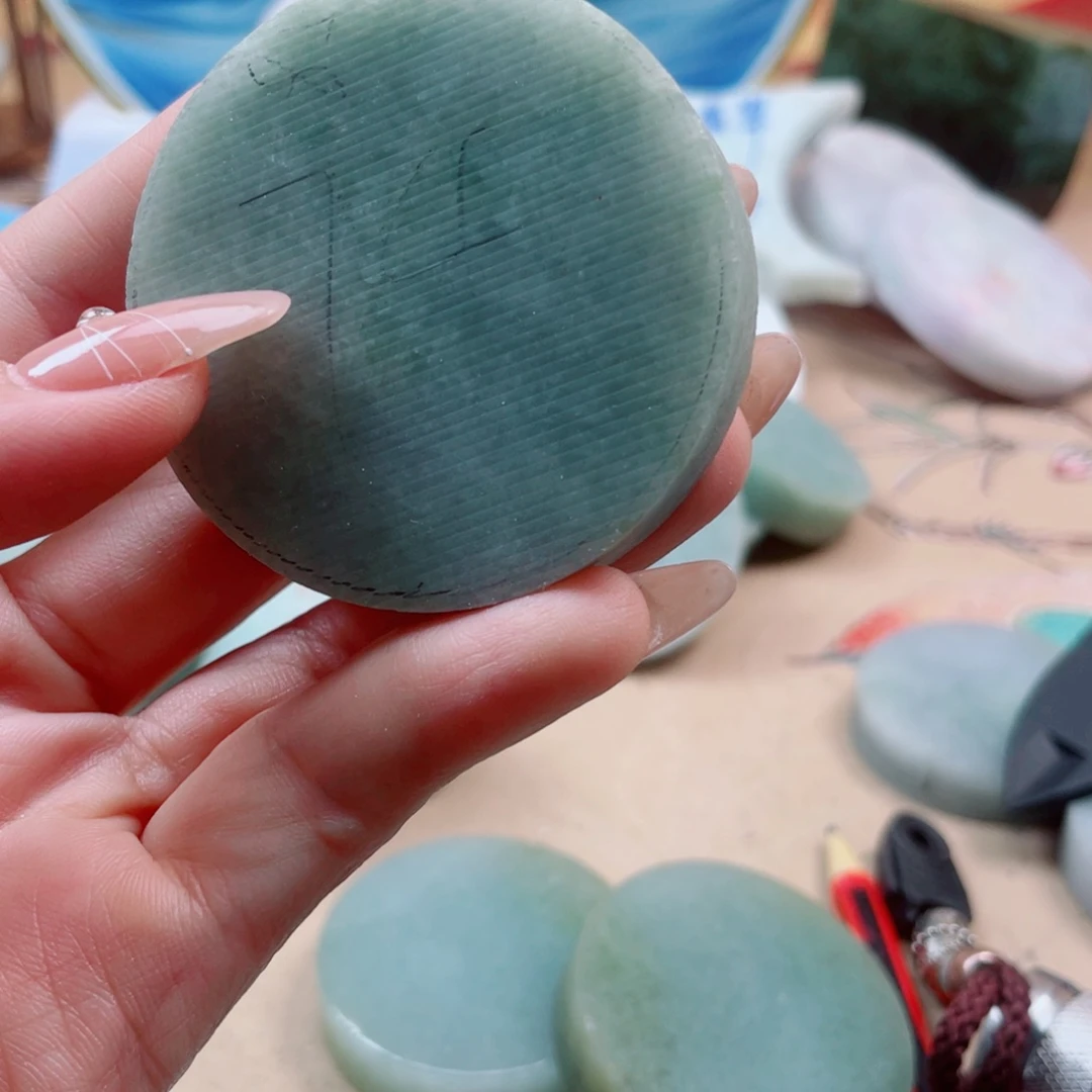 翡翠未镶嵌颈饰102……