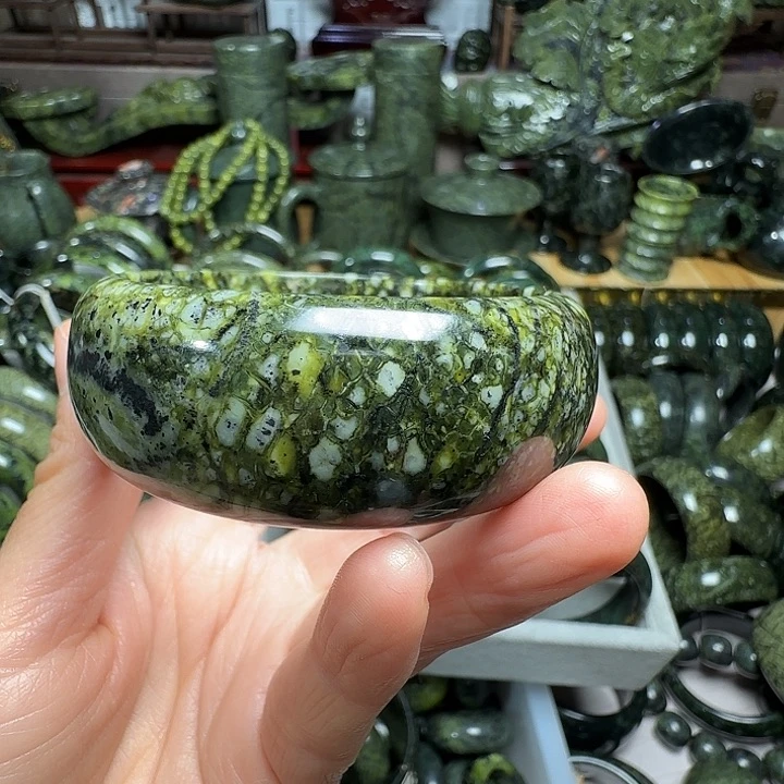 未镶嵌蛇纹石玉手镯60圈口蒋****）