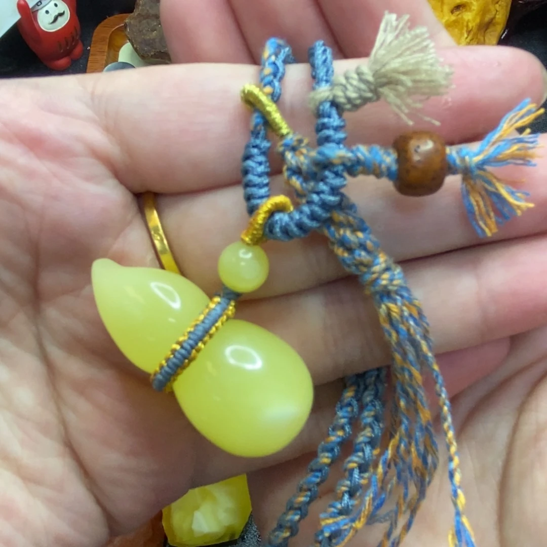 琥珀颈饰未镶嵌唐