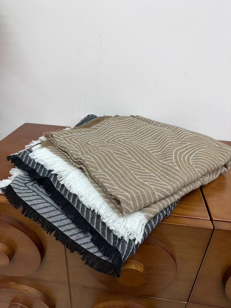 “太质感了！！”几何大方块原厂流苏披肩围巾针织时尚百搭保暖经典