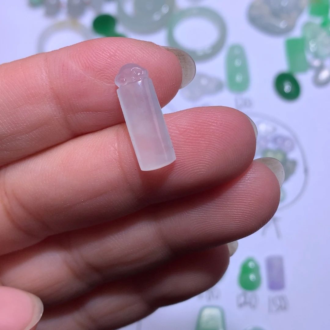 翡翠未镶嵌颈饰柱