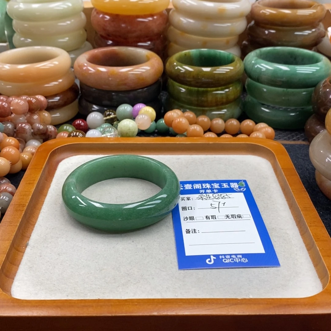 未镶嵌手镯石英质玉