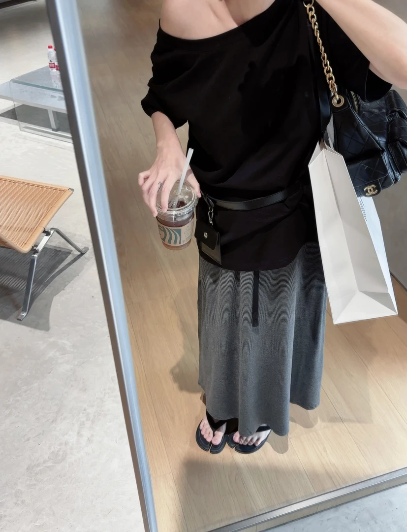 灰灰呀！配腰带！韩系设计感松紧腰条纹半身裙+斜领露肩T恤两件套装