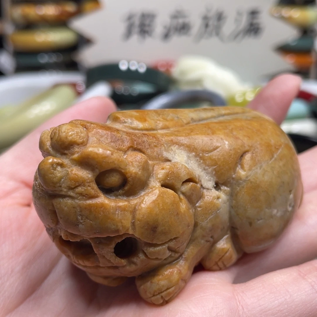 和田玉把件未镶嵌瑕