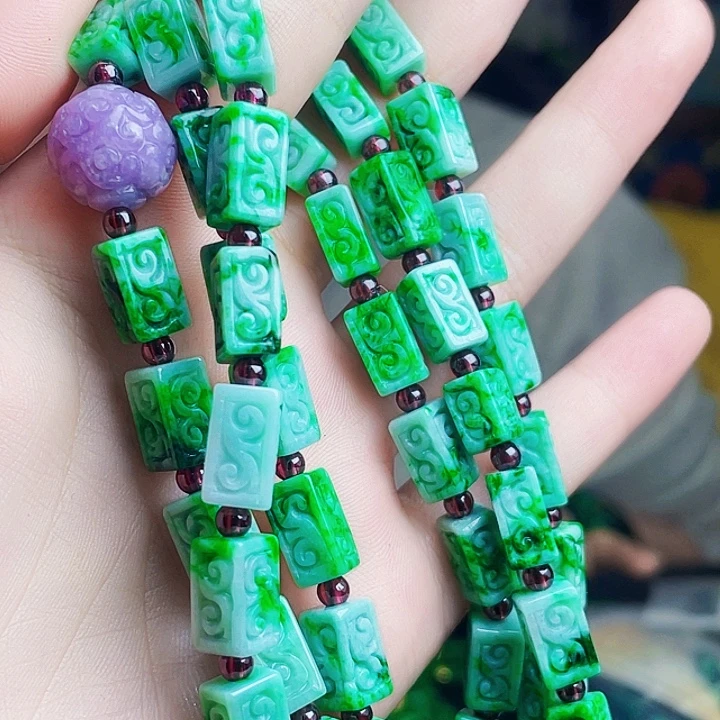 翡翠未镶嵌颈饰多样性