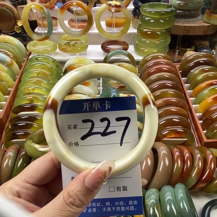 蛇纹石玉未镶嵌手镯63