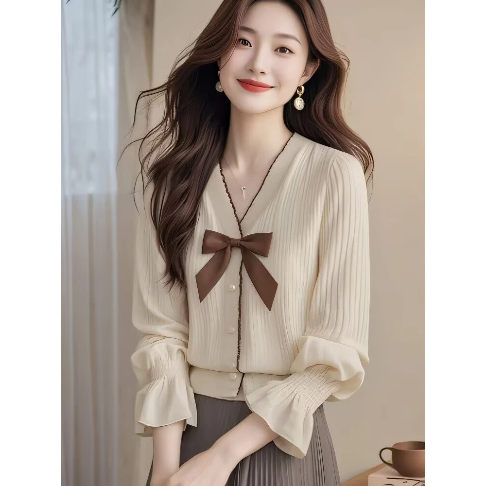 小香风针织衫v领蝴蝶结设计感通勤洋气时尚长袖秋季新款显瘦上衣