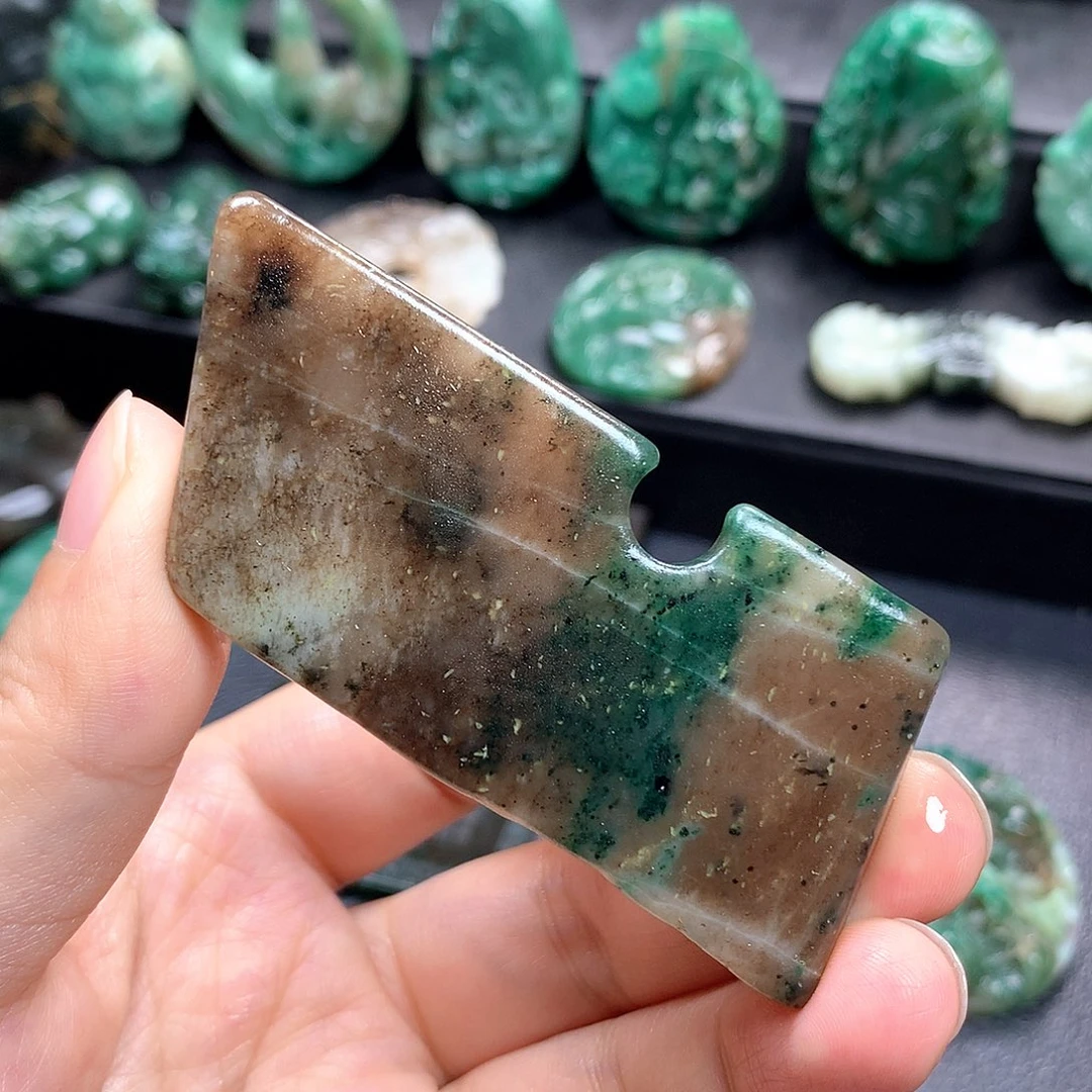 独山玉未镶嵌颈饰