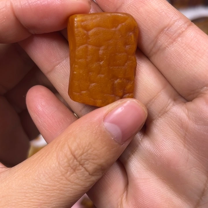 琥珀未镶嵌裸石荔枝纹