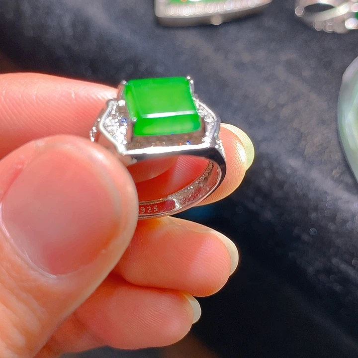 【闪购商品】翡翠颈饰银S925镶嵌翡翠