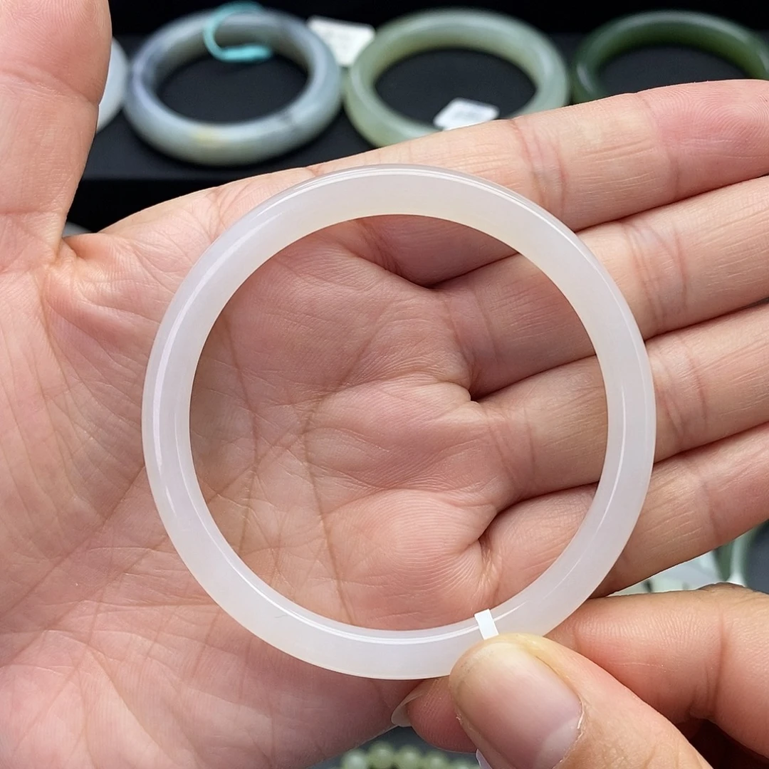 和田玉未镶嵌手镯55.56