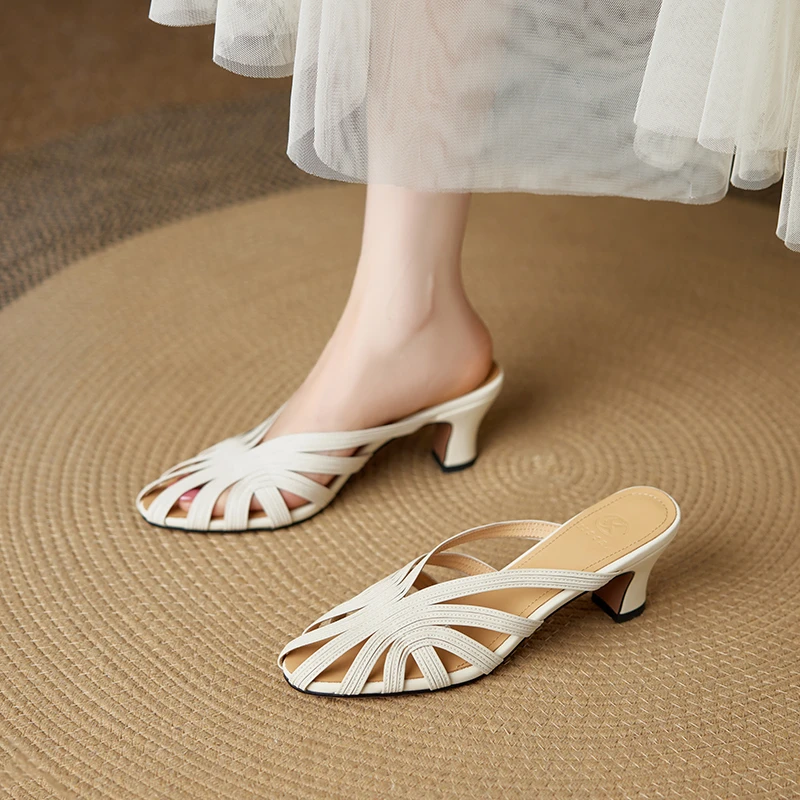 6.5cm法式镂空编织包头凉拖鞋粗跟外穿夏季新款显瘦高跟细带凉鞋